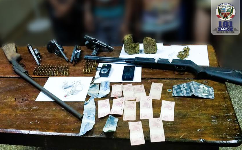 Quarteto é preso com armas e drogas que abasteceriam município no Amazonas