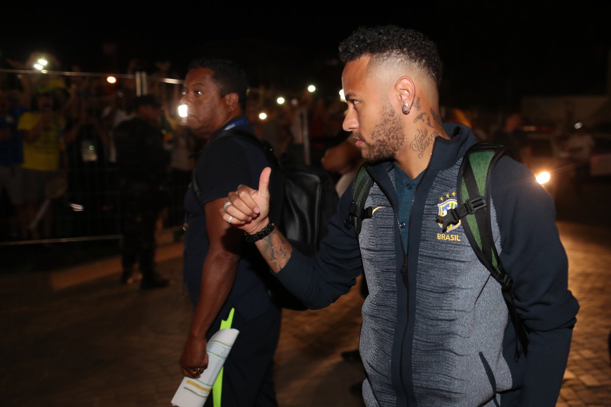 Às vésperas de jogo decisivo, Neymar muda novamente de visual