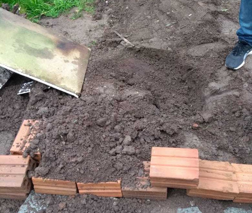 Menina de 12 anos é suspeita de matar mãe a marteladas com ajuda do namorado