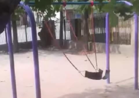 Morador flagra suposto fantasma brincando em balanço de parquinho e vídeo viraliza