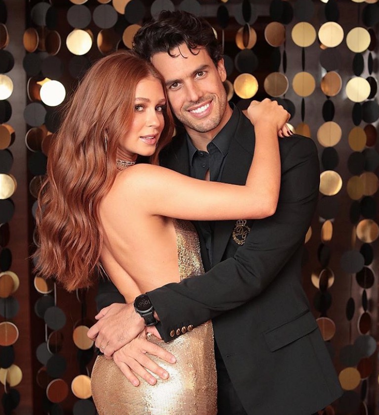 Marina Ruy Barbosa ganha mão boba do marido e divulga vídeo de festa 'ostentação'