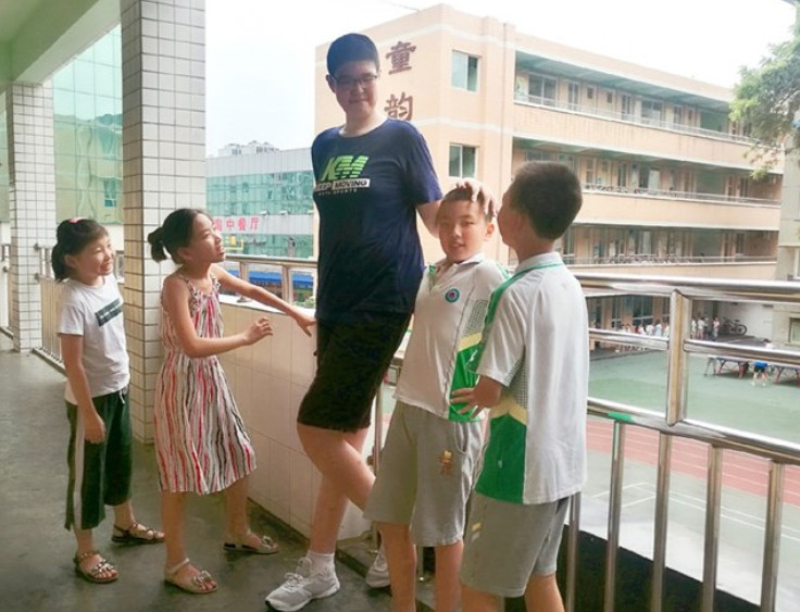 Criança de 11 anos já mede mais de dois metros  