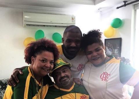 Arlindo Cruz volta para casa após mais de 1 ano internado por causa de AVC