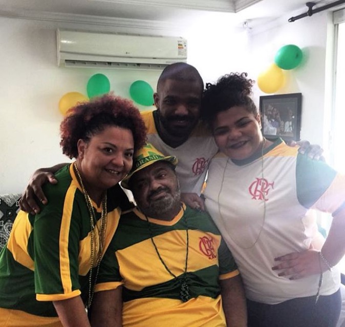 Arlindo Cruz volta para casa após mais de 1 ano internado por causa de AVC