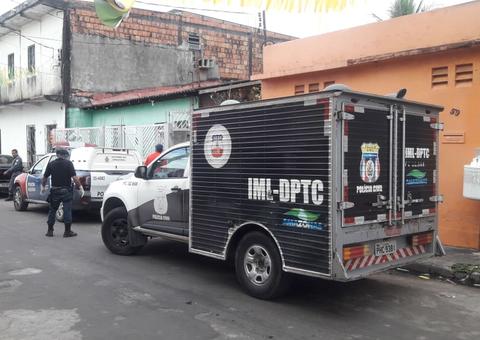 Com bilhete, sogra de subcomandante da PM é encontrada morta no quintal de casa em Manaus
