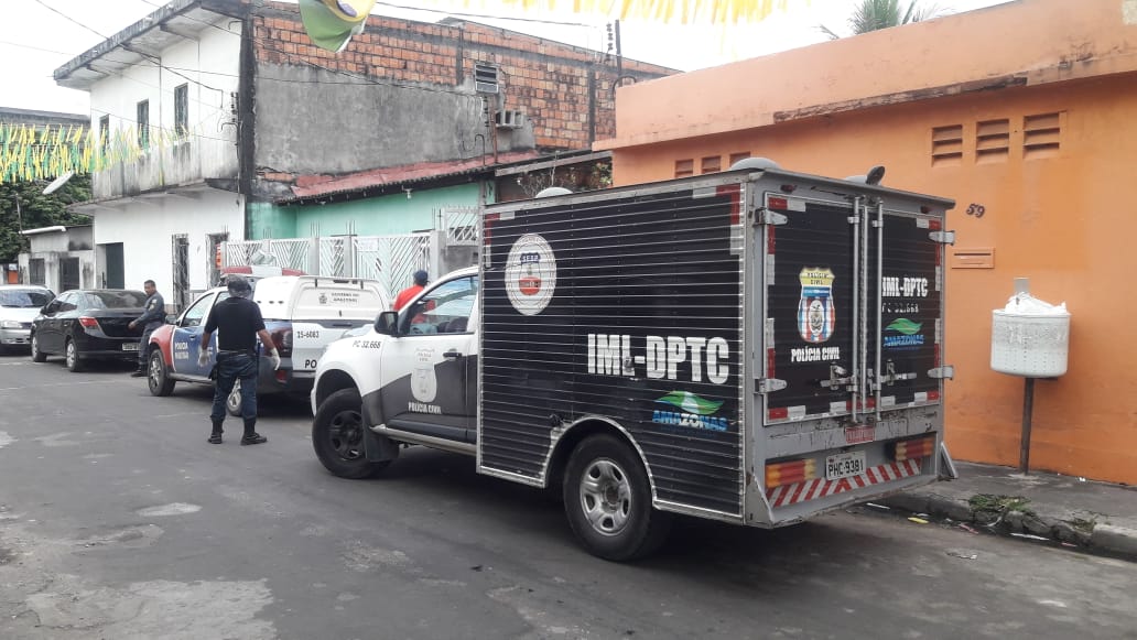 Com bilhete, sogra de subcomandante da PM é encontrada morta no quintal de casa em Manaus
