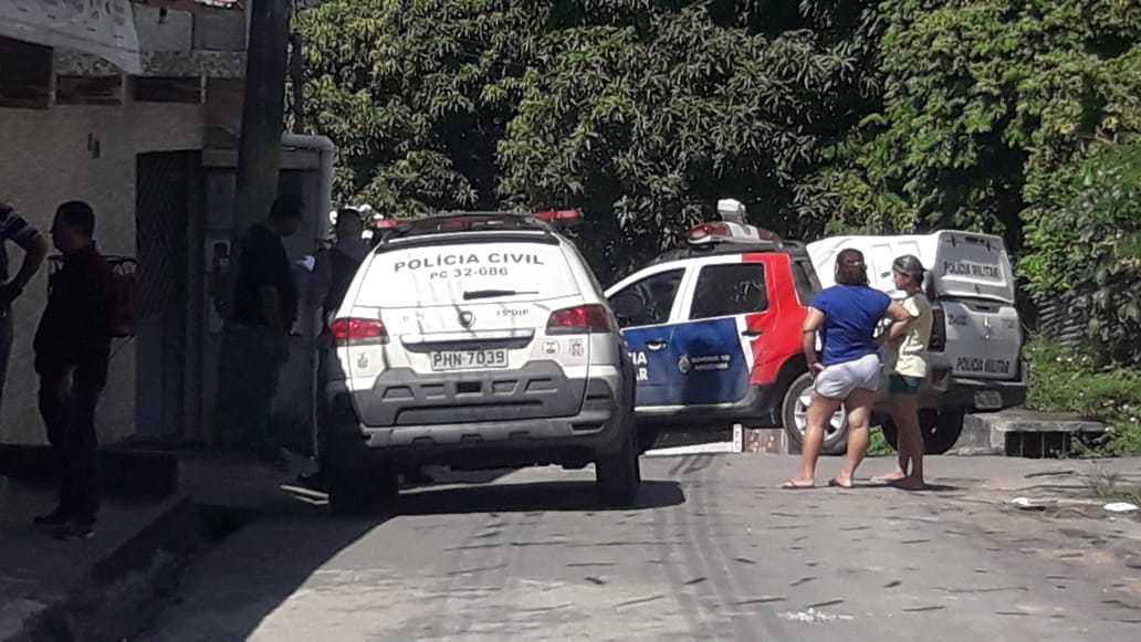 Homem é executado a tiros de pistola em plena luz do dia em Manaus