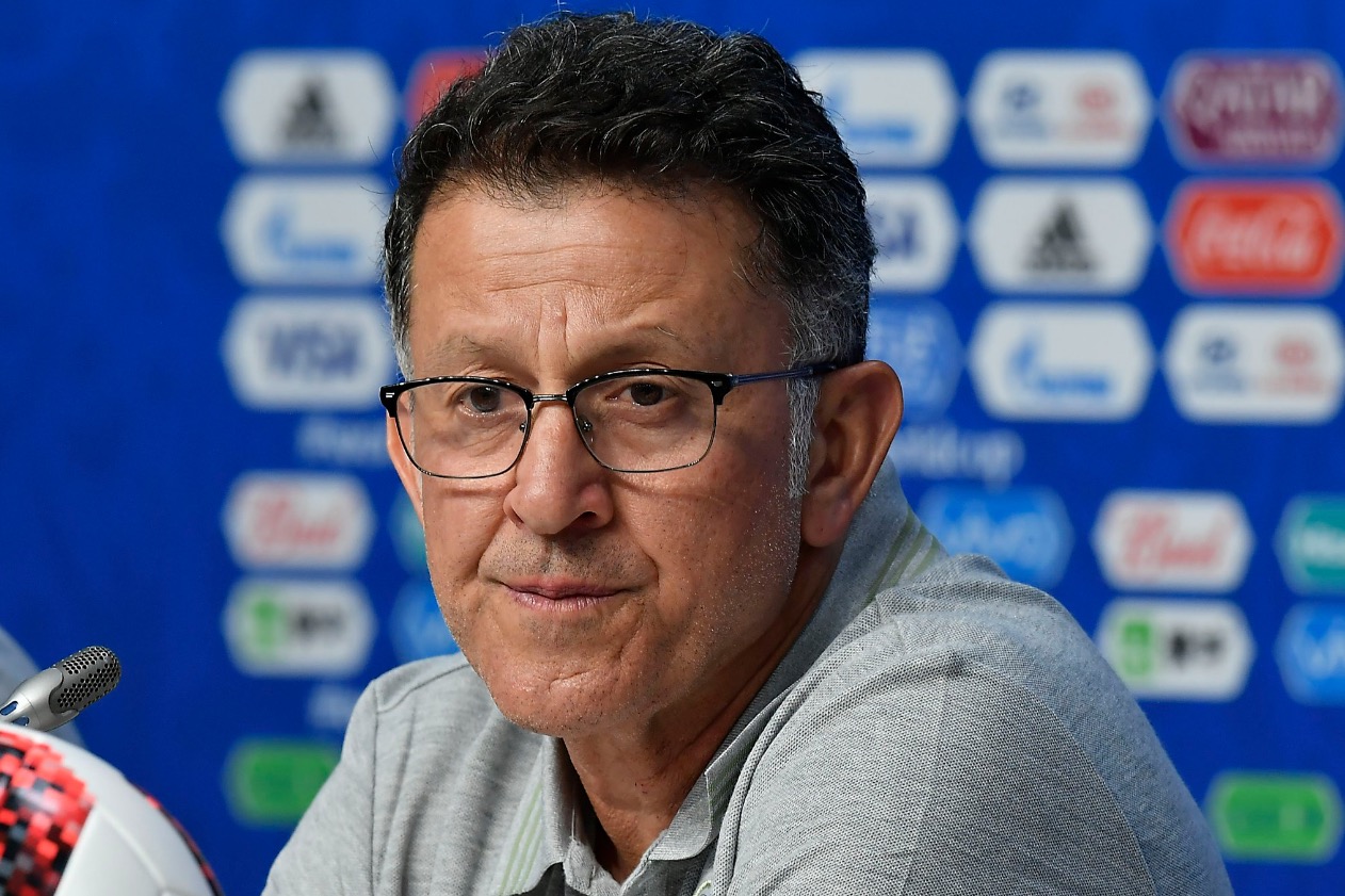 Osorio diz que futebol é para homens e vê 'palhaçada' em lance com Neymar