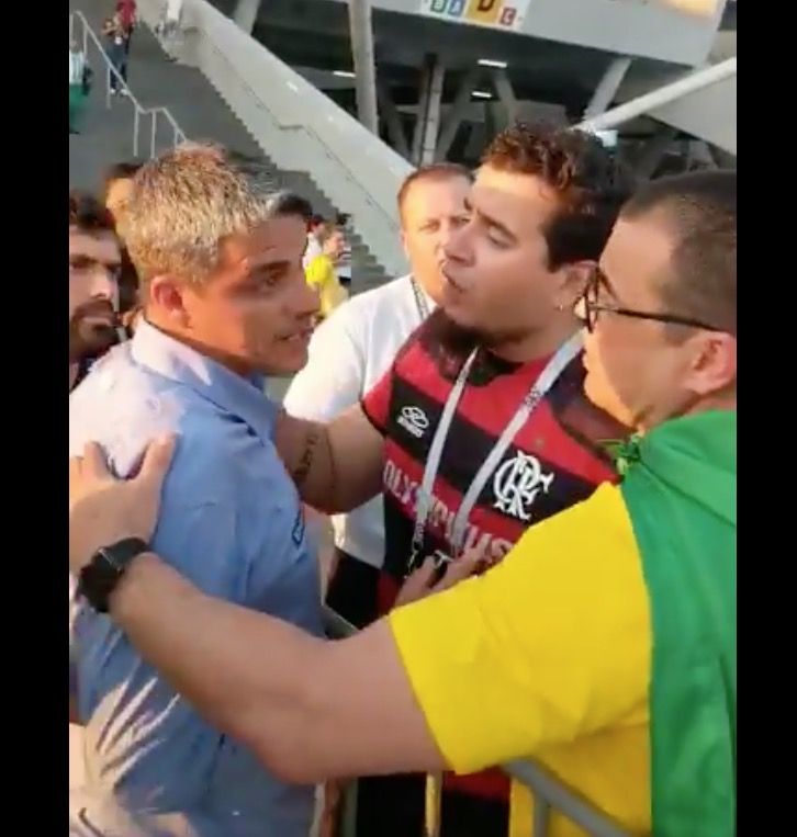 Repórter da Globo é agredido por torcedores brasileiros na Rússia