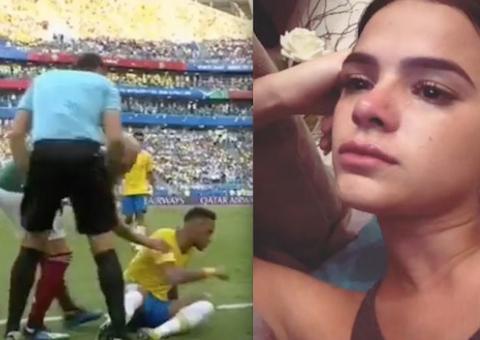 Bruna Marquezine fica pistola com pisão em Neymar e manda recado