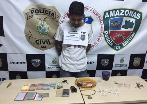 Procurado por roubo, ‘Miojo’ é preso enquanto embalava drogas em rua de Manaus