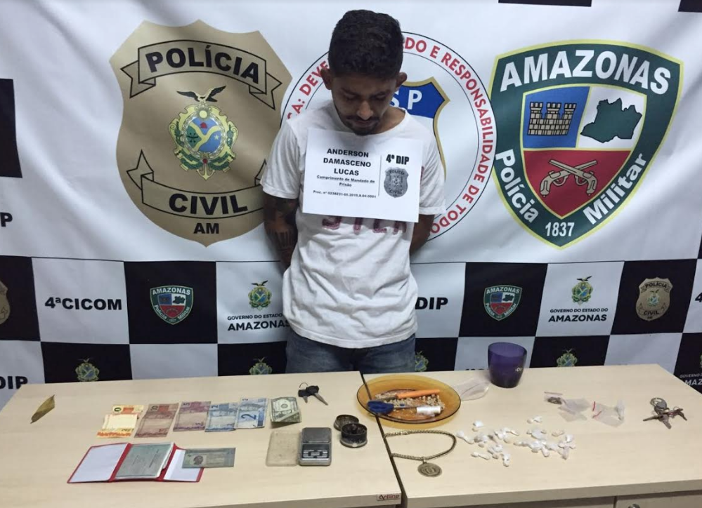 Procurado por roubo, ‘Miojo’ é preso enquanto embalava drogas em rua de Manaus