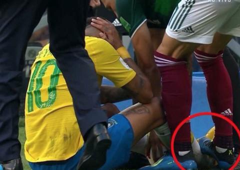 Jogador mexicano se pronuncia sobre pisão em Neymar e alfineta craque