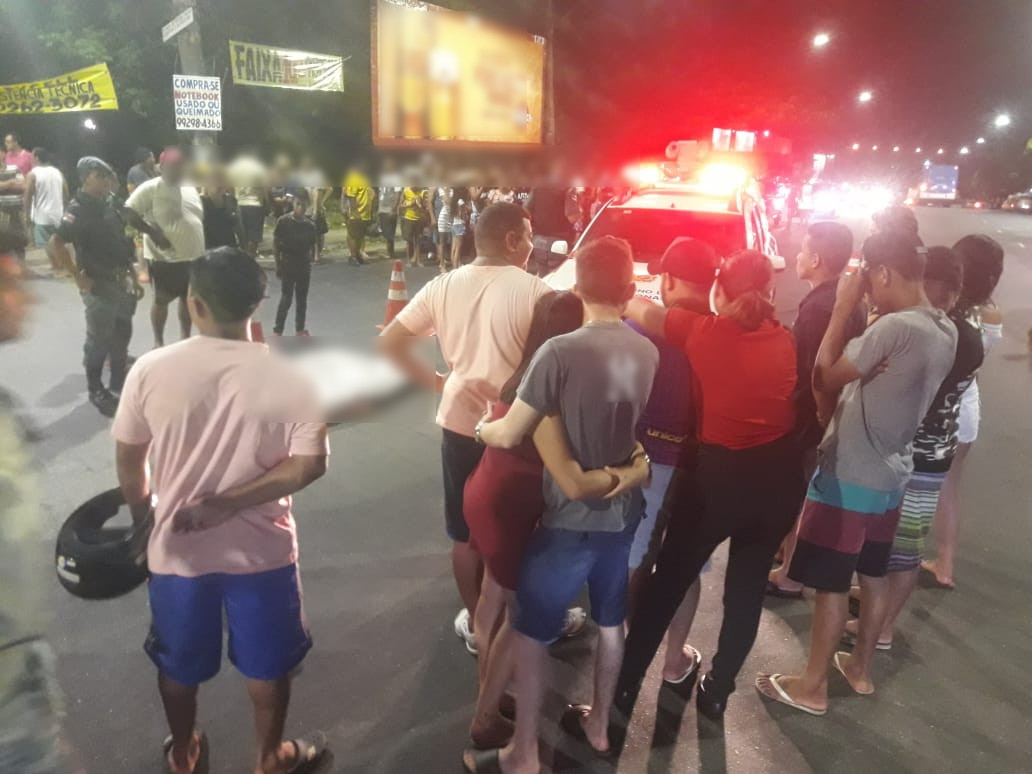 Jovem é assaltado e morto com tiro nas costas enquanto lanchava em Manaus