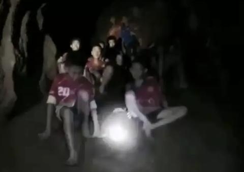 Resgate de 12 crianças encontradas em caverna na Tailândia pode levar meses