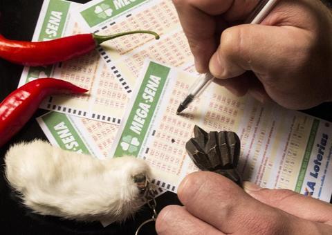 Mega-Sena pode pagar hoje R$ 21 milhões no prêmio principal