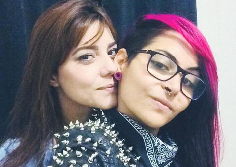 Namoradas são achadas mortas no intervalo de 1 semana em residência