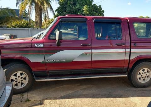 Criança de 2 anos morre atropelada por caminhonete ao atravessar avenida