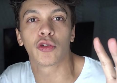 Polêmica de comentário racista faz marcas cancelarem contrato com Júlio Cocielo