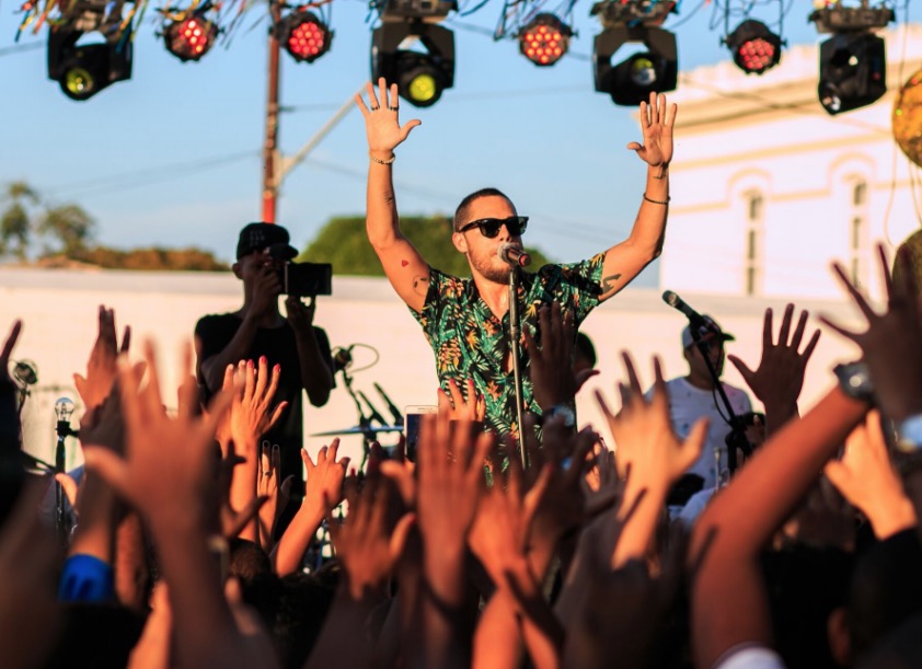 Pôr do sol e música boa vão marcar o Luau do Tropical Hotel