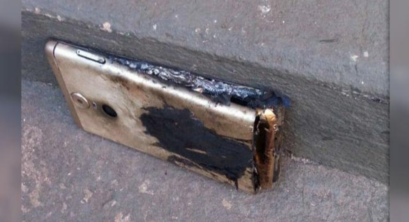 Enfermeiro sofre queimadura na perna após celular explodir no bolso de sua calça 