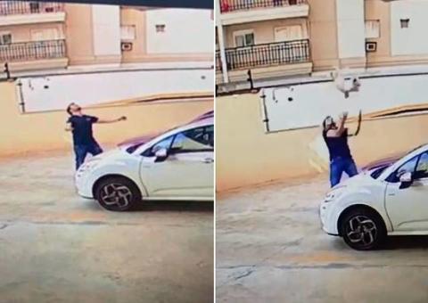 Homem resgata cachorro em queda livre do 9º andar de prédio; vídeo é impressionante
