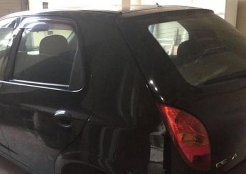 Homem tem carro roubado por trio armado na porta de casa em Manaus