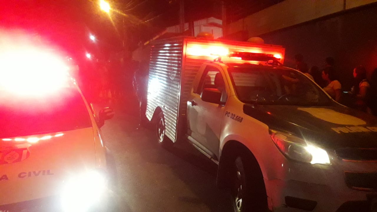 Homem é encontrado morto em calçada após ser alvejado com 6 tiros em Manaus