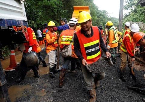 Inexperiência em mergulho aumenta riscos de resgate de crianças na Tailândia