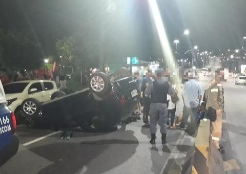 Acidente com carros deixa adolescente ferido em avenida de Manaus