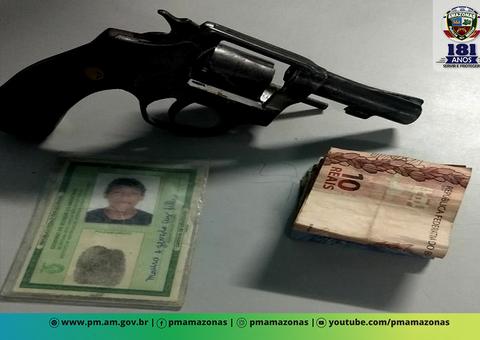 Homem é preso e adolescente apreendido durante assalto a ônibus da linha 535 em Manaus 