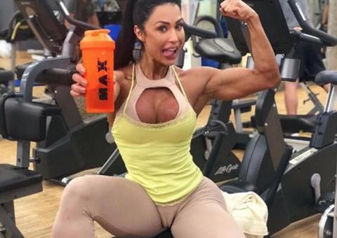 Gracyanne Barbosa apaga post após parte íntima chamar atenção 