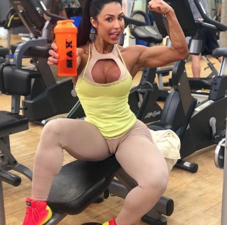 Gracyanne Barbosa apaga post após parte íntima chamar atenção 