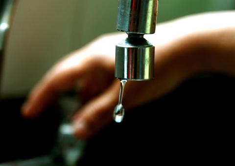 Apagão deixa bairros sem água em Manaus