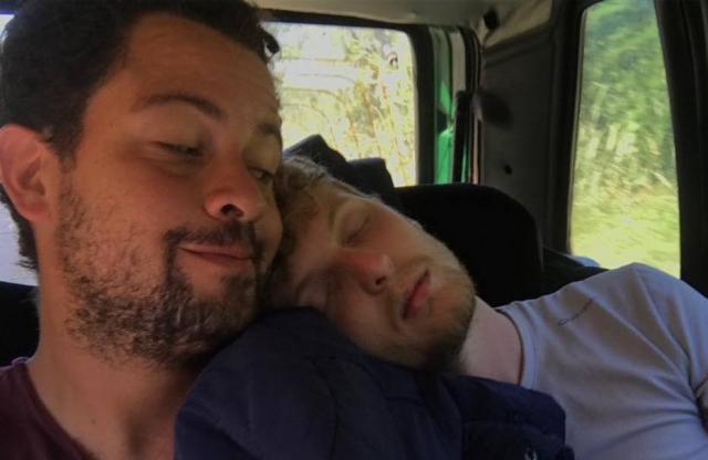 Repórter da Globo revela que tem namorado belga e critica repercussão por ser gay