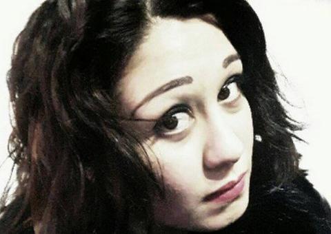 Jovem mata ex-policial durante sexto satanista e guarda partes do corpo no refrigerador