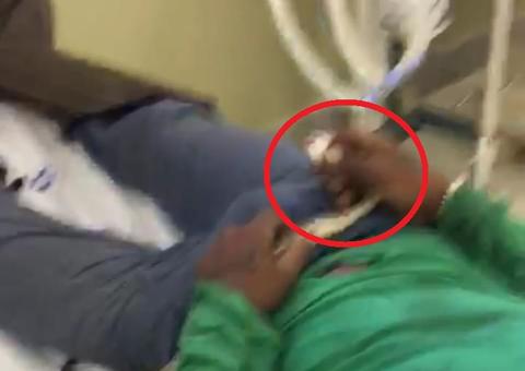 Jardineiro leva cascavel até hospital após ser picado por ela