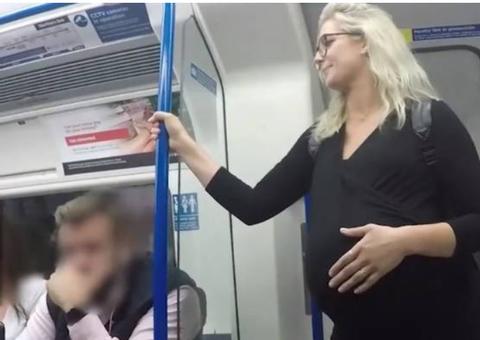 Mulher usa barriga falsa em transporte público e se choca com atitude de passageiros