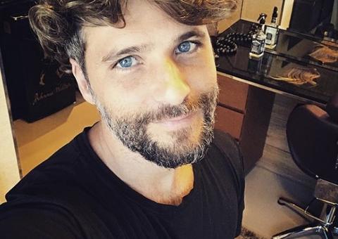 Após pedir boicote a Cocielo, Bruno Gagliasso tem posts homofóbicos trazidos à tona