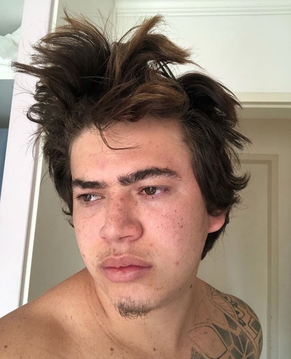 Whindersson Nunes diz que não gostava de gays e afronta internautas que cavam posts antigos