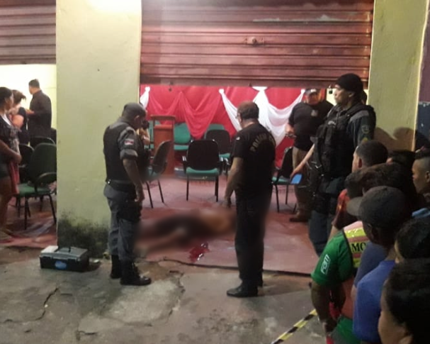 Após perseguição, homem invade igreja durante culto e é executado a tiros em Manaus