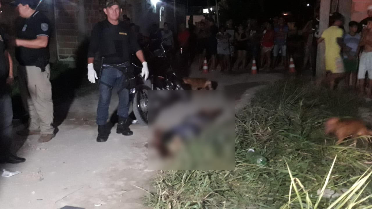 Homem é assassinado e mulher fica ferida por bandidos misteriosos em Manaus