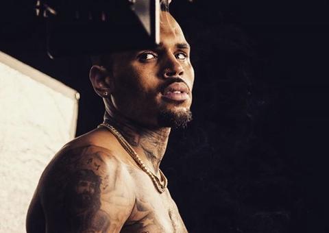 Chris Brown é detido nos EUA por agredir fotógrafo em boate