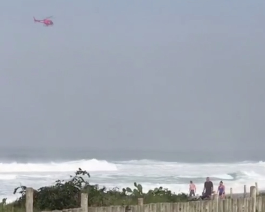 Bombeiro desaparece misteriosamente durante treinamento em praia