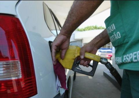 Preço da gasolina sobe em refinarias, mas baixa nos postos, diz ANP