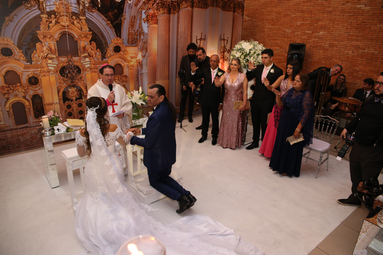 Frank Aguiar se casa com estudante novinha aos 47 anos