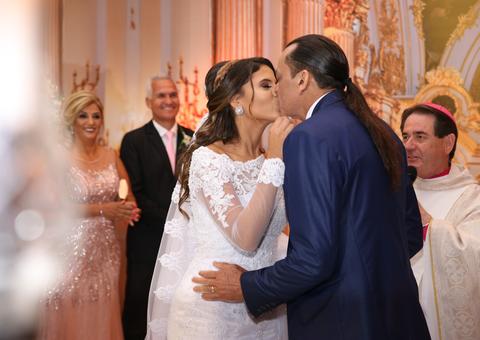 Frank Aguiar se casa com estudante novinha aos 47 anos