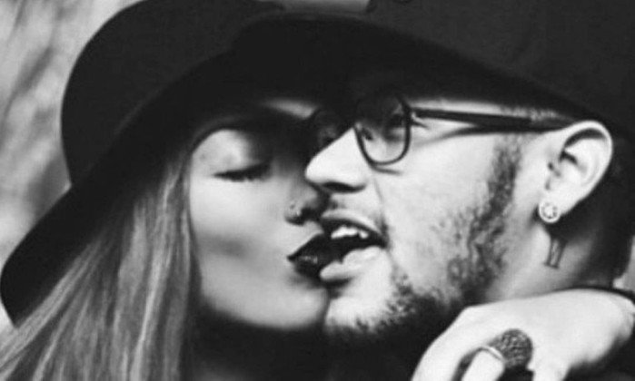 Irmã consola Neymar após queda do Brasil: 'flecha no arco de Deus' 