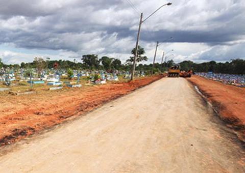 Corpo esfaqueado é abandonado em cemitério de Manaus