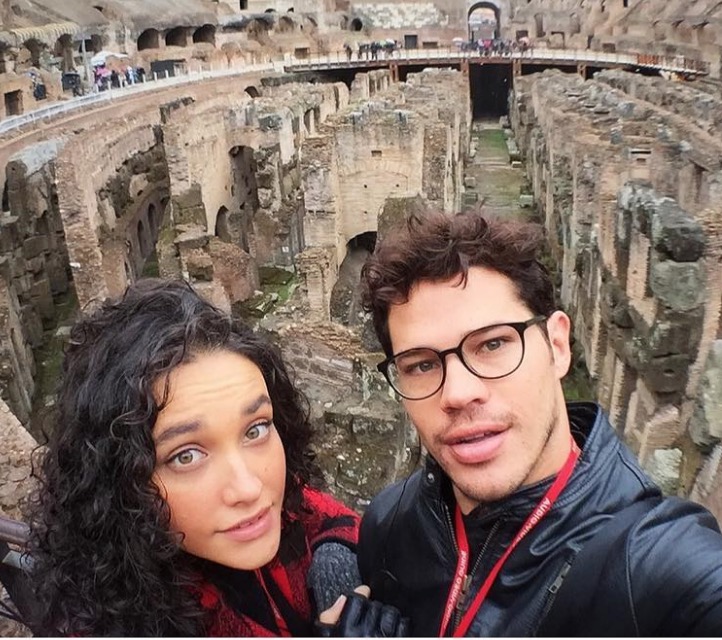 Débora Nascimento mostra pela 1ª rostinho da filha 